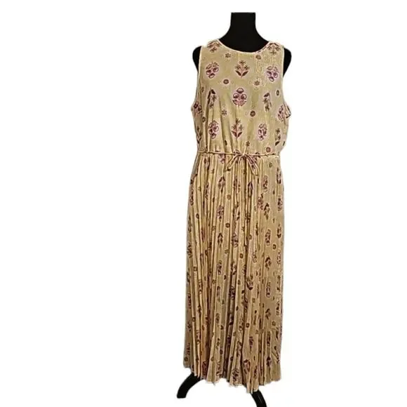 Ann Taylor | Dresses | Ann Taylor Longshimmer Pleated Dress | Poshmark